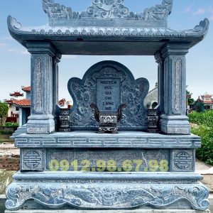 Cây hương miếu thờ đá tại huyện Thanh Hà, tỉnh Hải Dương năm 2022