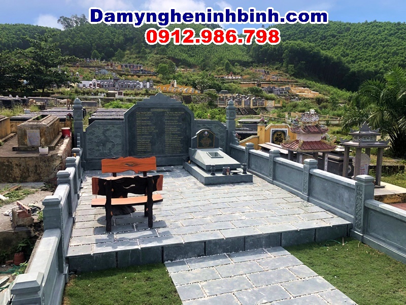 Khu lăng mộ đá xanh rêu tại núi Bà Nà, huyện Hòa Vang, thành phố Đà Nẵng.