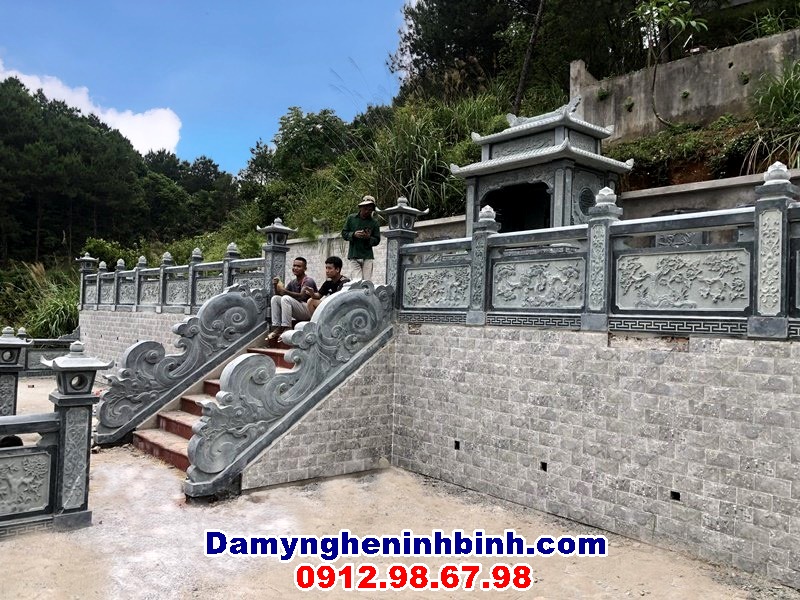 Lan can hàng rào và rồng bậc thềm đá xanh reu tại Lạng Sơn