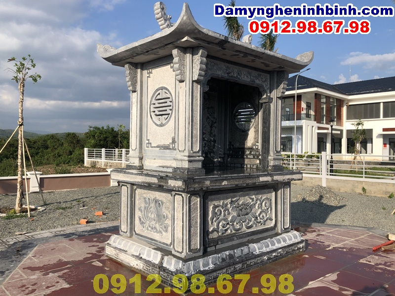 Lăng am thờ cây hương đá lắp tại Phan Thiết Ninh Thuận tháng 4 năm 2022 – Đế lăng có kích thước 173x127cm, tổng chiều cao là 230cm