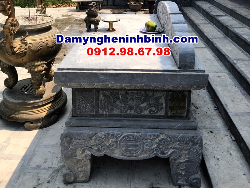 bàn lễ đá đền thờ danh tướng Đoàn Nhữ Hài